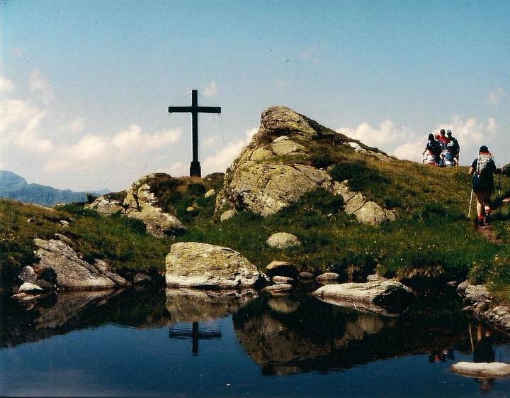 br93_breiterspitz_04.jpg - The cross at the top of the Breiterspitz (2203m).
