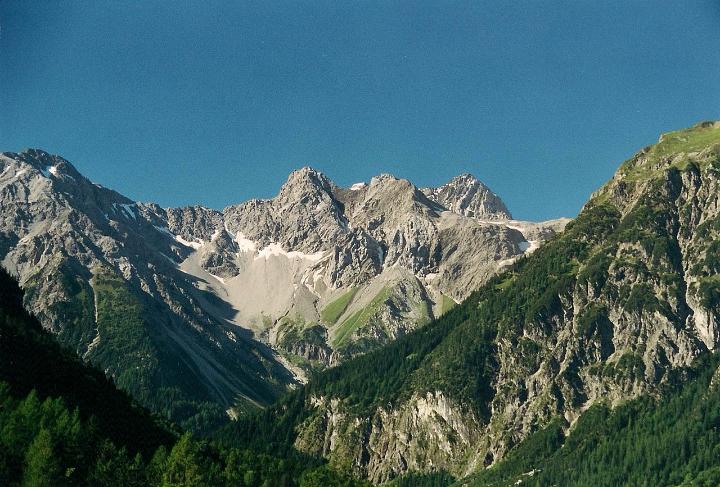 br00_3peaks.jpg - Zirmenkopf, Wildberg, and Scesaplana, the last at 2965 meters, the highest in the Rätikon Alps.