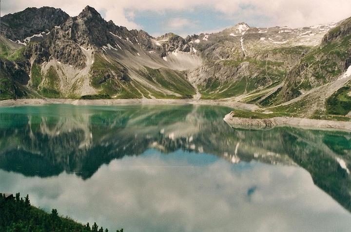 br00_lunersee_0_x.jpg - The Lünersee, a partly artificial lake. In the background, the Gemslüke.