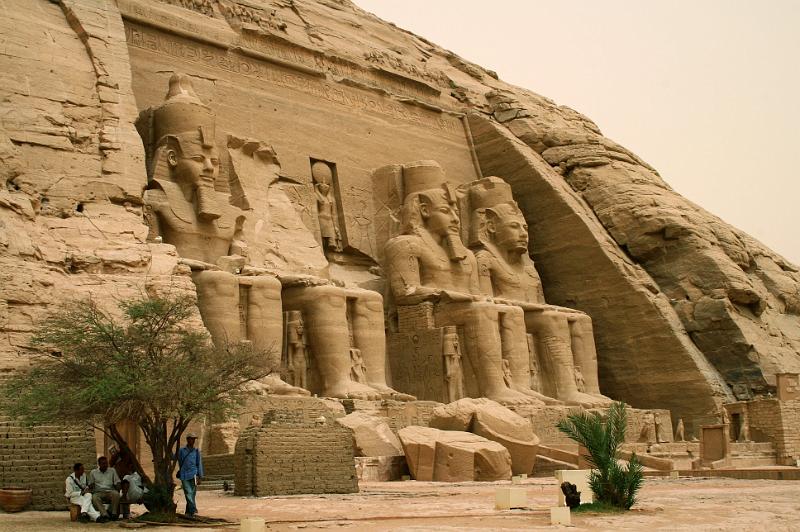 eg07_050111350_j_a.jpg - The temple of Ramses II