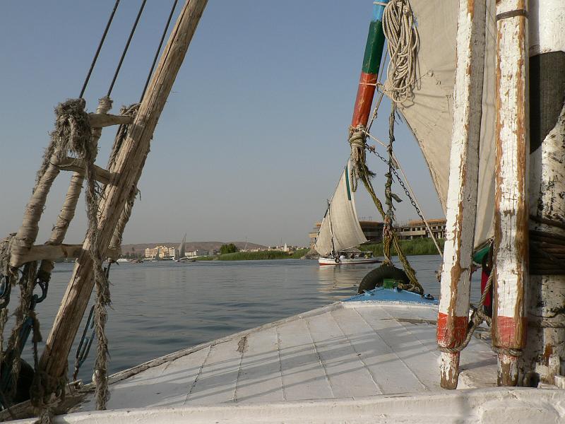 eg07_050118030_j.jpg - View from a felucca