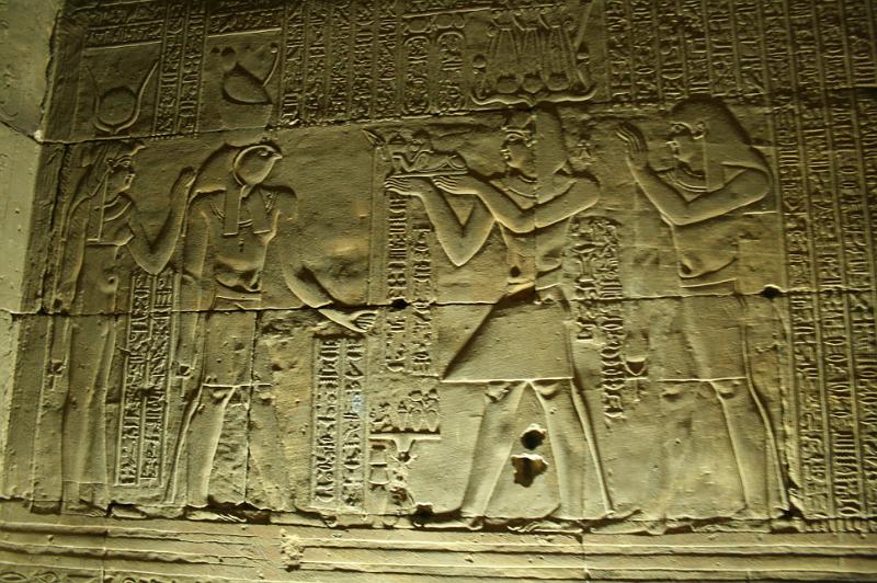 eg07_043008370_j.jpg - Reliefs in the Temple of Edfu, Horus on the left