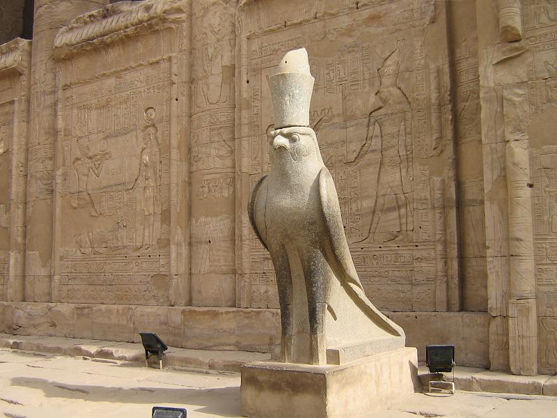 eg07_043009120_s.jpg - Beautiful statue of Horus in the Temple of Edfu