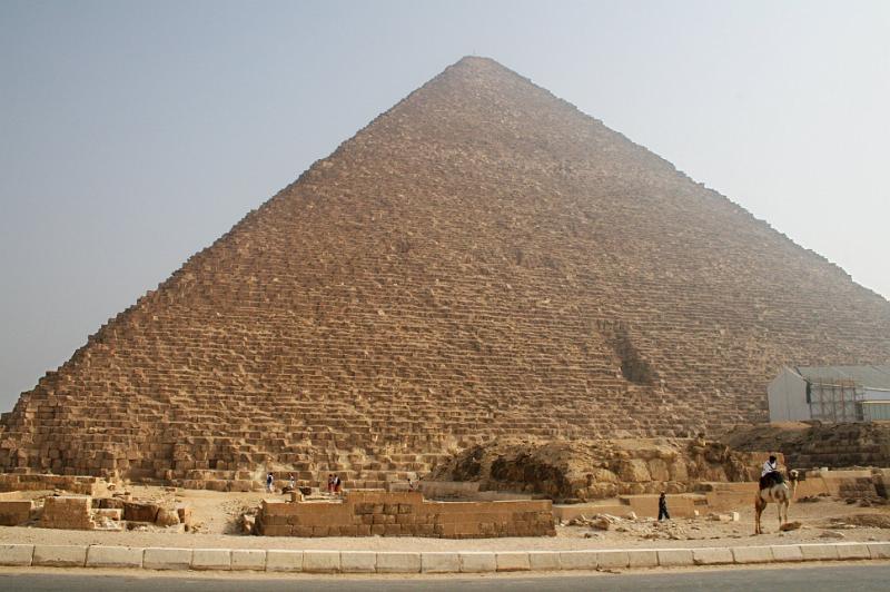 eg07_042708521_j_a.jpg - The Great Pyramid of Khufu (Cheops)