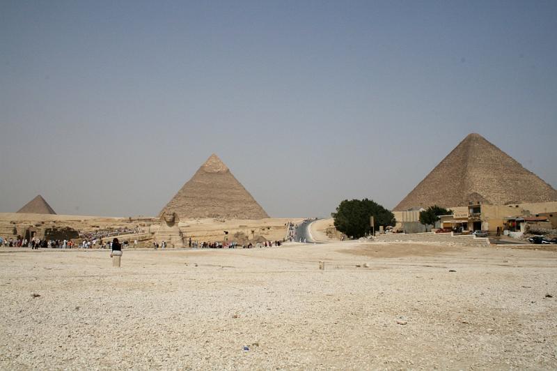 eg07_042710380_j_a.jpg - All three pyramids