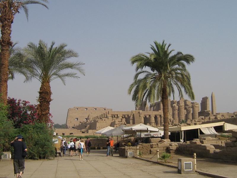 eg07_042908570_s.jpg - Exterior view of the Temple of Karnak