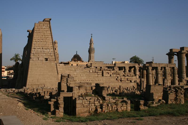 eg07_050418111_j.jpg - Pylons of the Temple of Luxor