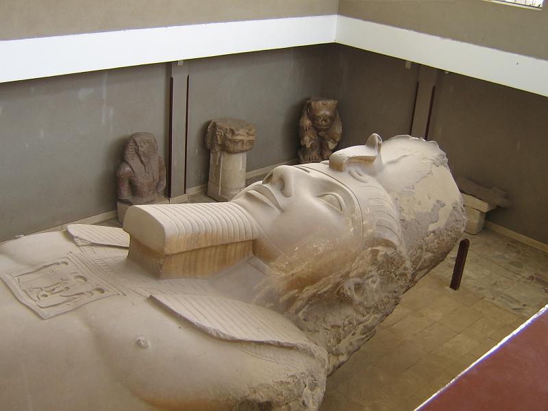 eg07_042714330_s.jpg - Head of statue of Ramses II