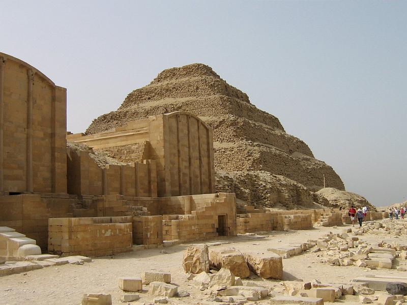 eg07_042715250_s_a.jpg - Djoser's Step Pyramid, built -2650, the world's first stone monument