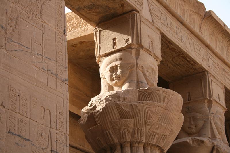 eg07_050216590_j.jpg - Relief of the goddess Hathor