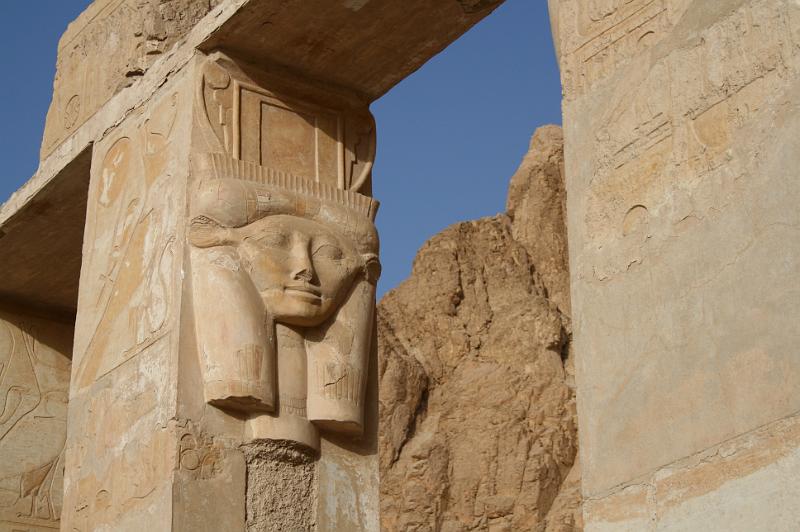 eg07_050407421_j.jpg - Relief of the goddess Hathor