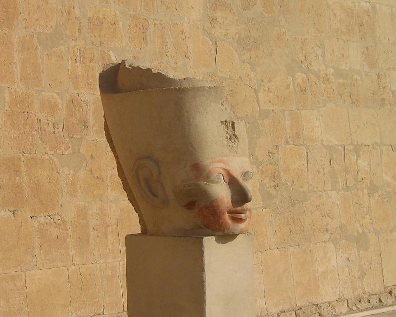 eg07_050408171_s_cr.jpg - Head of Queen Hatshepsut