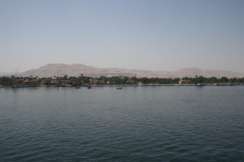 eg07_050514481_j.jpg - Looking across the Nile towards the west bank anf the Valley of the Kings