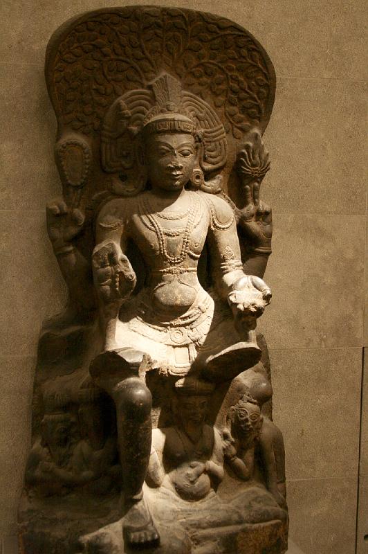 mg07_100112211_j_ra.jpg - Shiva Vyakhyanadakshinamurti, Master of learning, Tamil Nadu, 14th-15th century, granite