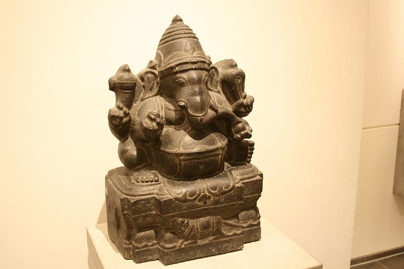 mg07_100112222_j.jpg - Ganesha, Tamil Nadu, 15th-16th century, granite