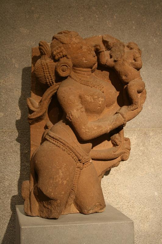 mg07_100112413_j_r.jpg - Woman with baby, Orissa, 10th-11th century, red sandstone