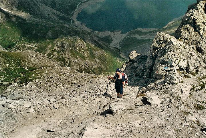 br00_gemsluke_12y_a.jpg - Here she is in 2000 getting up through the treacherous scree at the very end of the climb to Gemslücke.