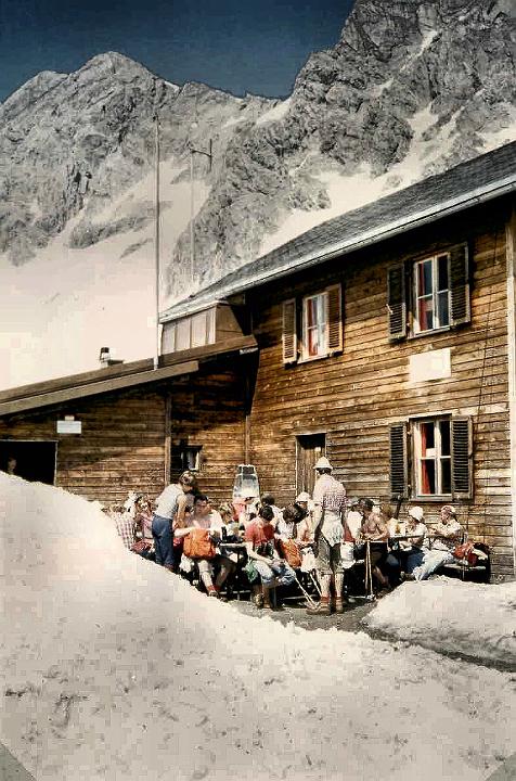 br80_totalphut_e.jpg - Our very first visit to Todalphütte in 1980. We were filled with awe when we saw people go on to farther goals, such as Schesapalna and Gemslücke. It got to be our turn five years later.
