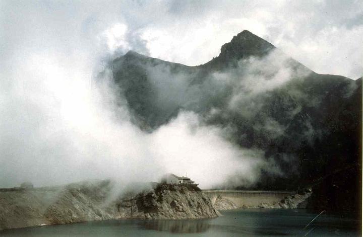 br91_luner_fog_a.jpg - Look out over Lünersee in the sweeping clouds. We were there with John's parents.