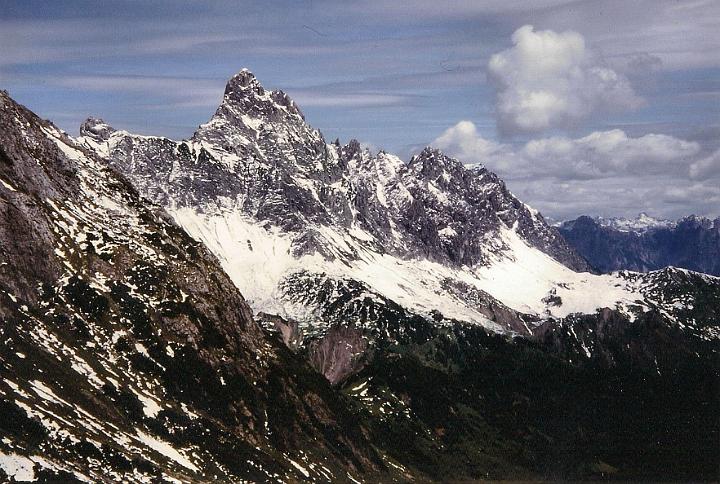 br96_luenerkrinne_2.jpg - View from Lünerkrinne towards a majestic and snowy Zimba in 1996. There must have been more snow some years than I remember.