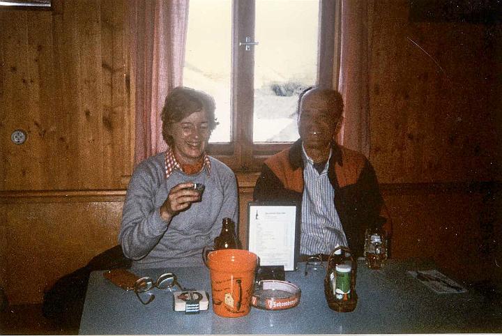 br85_mannheimer9_b.jpg - We had quite a few cups of Jägertee before we managed to get warm again after the cold glacier crossing. We played cards with a deck that was incomplete. It almost worked. Jägertee is tea with Schnapps and rum. Just what we needed.