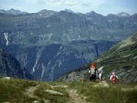 A dramatic look into the valley as we start back down.  sj92 48a051