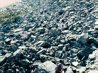 Soon after leaving the lift, the path crosses two very large fields of stone. Fortunately, the path is clearly marked.  br93 versettla 01