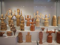 Figurines of a goddess from Kannia, near Gortyn, 1350-1250 BCE.  gr16 091810560 j