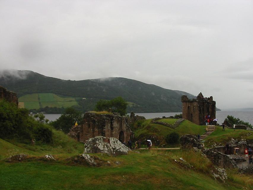 sc04_3884.jpg - Urquhart Castle in typical Scottish weather