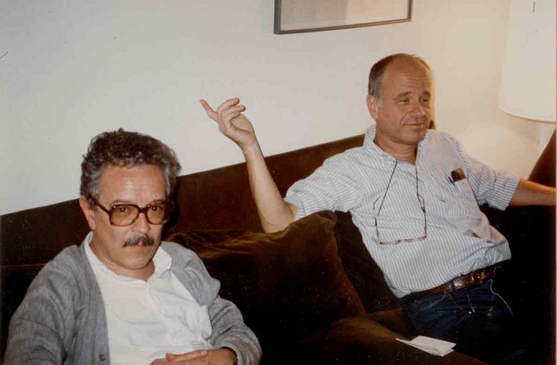 AR90_03_john_roberto_a.jpg - Roberto and John in deep(?) discussion(?)