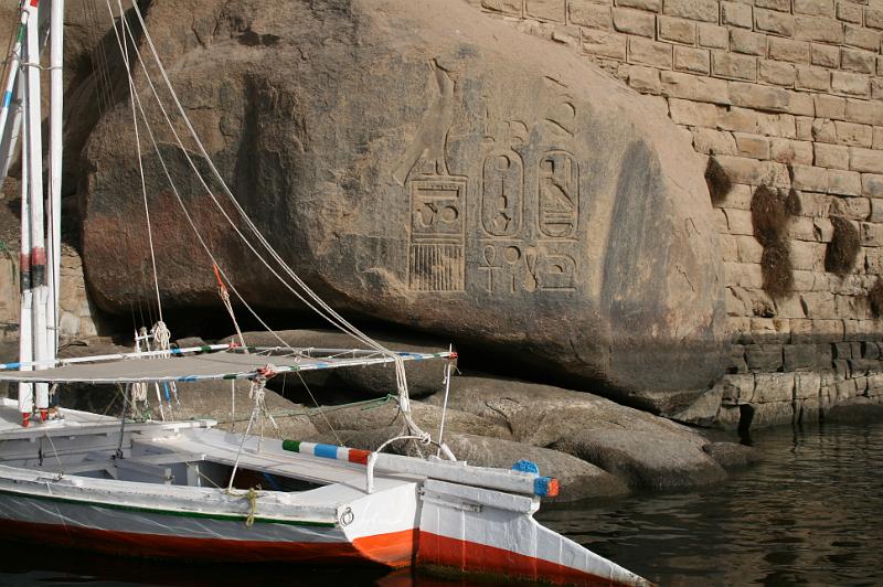 eg07_050208112_j.jpg - Hieroglyphs on the rocks of Elephantine Island