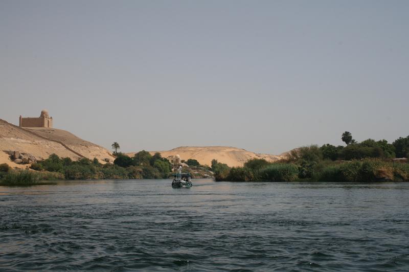 eg07_050210580_j.jpg - Boating on the Nile near the Aga Khan's house and tomb
