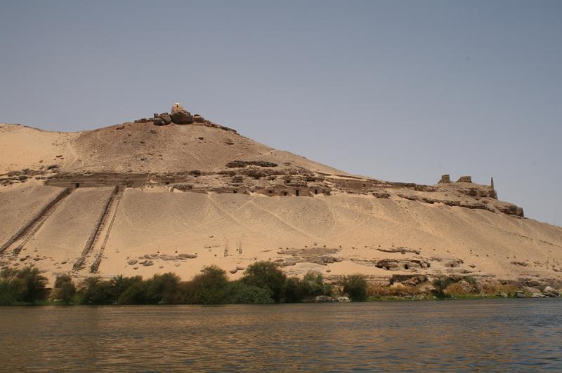 eg07_050212392_j.jpg - Tombs of the Nobles, on the left (west) bank of the Nile