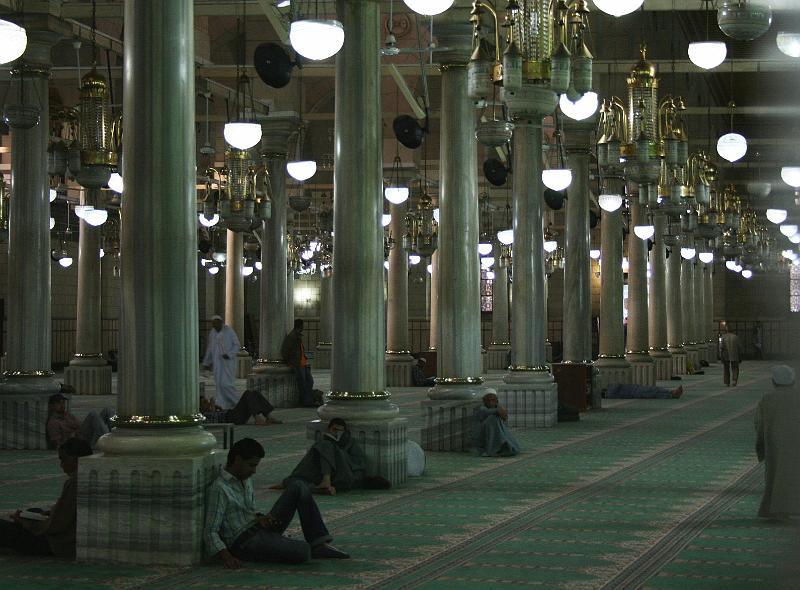 eg07_042617280_j_a.jpg - Interior of the Sayyidna el-Hussein Mosque