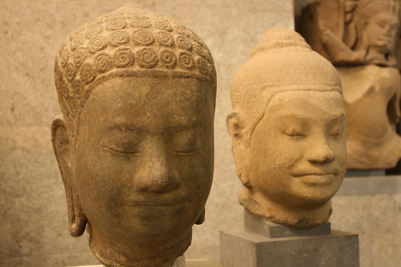 mg07_100114533_j.jpg - Buddha, Cambodia, end 12th or beginning 13th century, sandstone