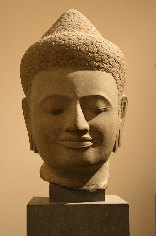 mg07_100114563_j_r.jpg - Buddha, Cambodia, 14th or 15th century, sandstone