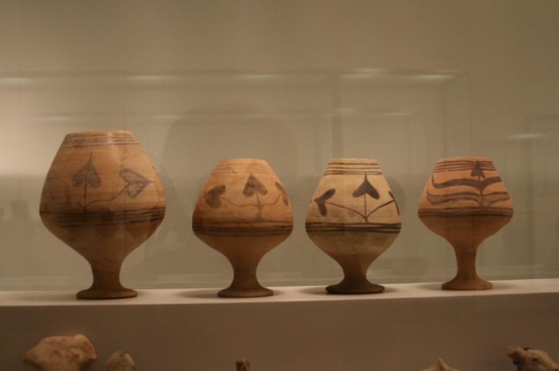 mg07_100112101_j.jpg - Vases from Indus Valley civilisation