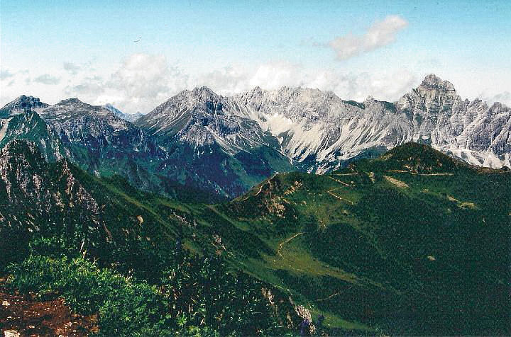 br93_golmer_07x_c.jpg - View towards Saulakopf and Zimba. Saulajoch is hidden behind the ridge in the foreground.