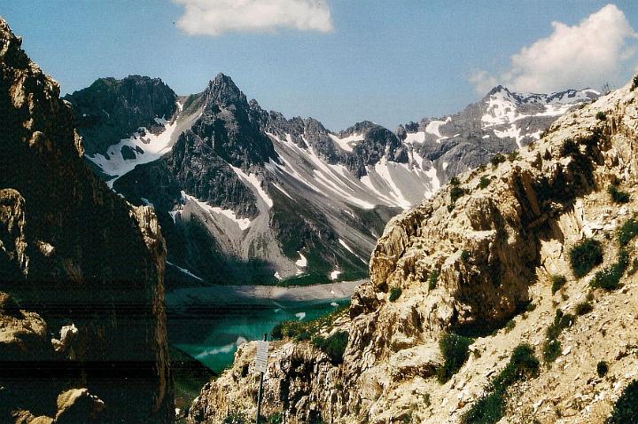 br95_luenersee_04.jpg - Lünersee seen from a crack in ithe Lûnerkrinne mountain ridge, on our way to Südschafgafall in 1995. In the background, right of center, is Gemslücke on the horizon.