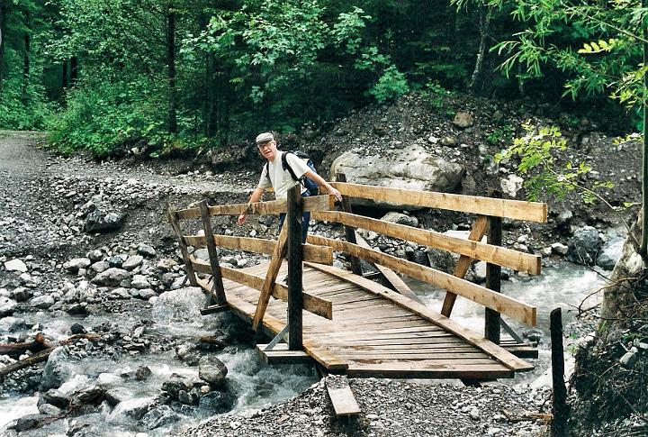 br00_gruenerwald_4.jpg - A temporary bridge built over the Alvierbach (our Bach) after the big storms and floods in 1999.