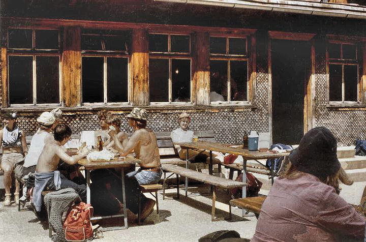 br81_lindauerhut_d.jpg - Lindauerhütte in 1981. Siv is sitting sunbathing alone at a table on the right. We were supposed to spend the night at the Hütte, but there was only one Matrassenlager left for the two of us. We decided to take their recommendation to walk to the train station (no big deal they said) but I've rarely had as soor feet as I did when we finally arrived there after 7 km or so. We got back to Brand in the evening though via train and hitch hiking I believe.